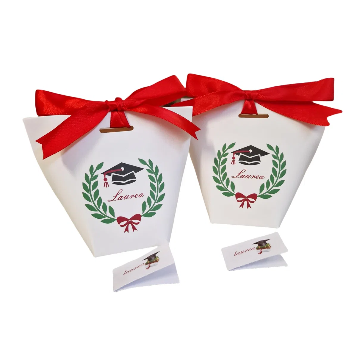 C.X.Y. 50pz Bomboniere Laurea Scatoline Portaconfetti Laurea con Fiocco Rosso, Bigliettini Inclusi, Scatole Regalo Laurea per Feste e Cerimonie