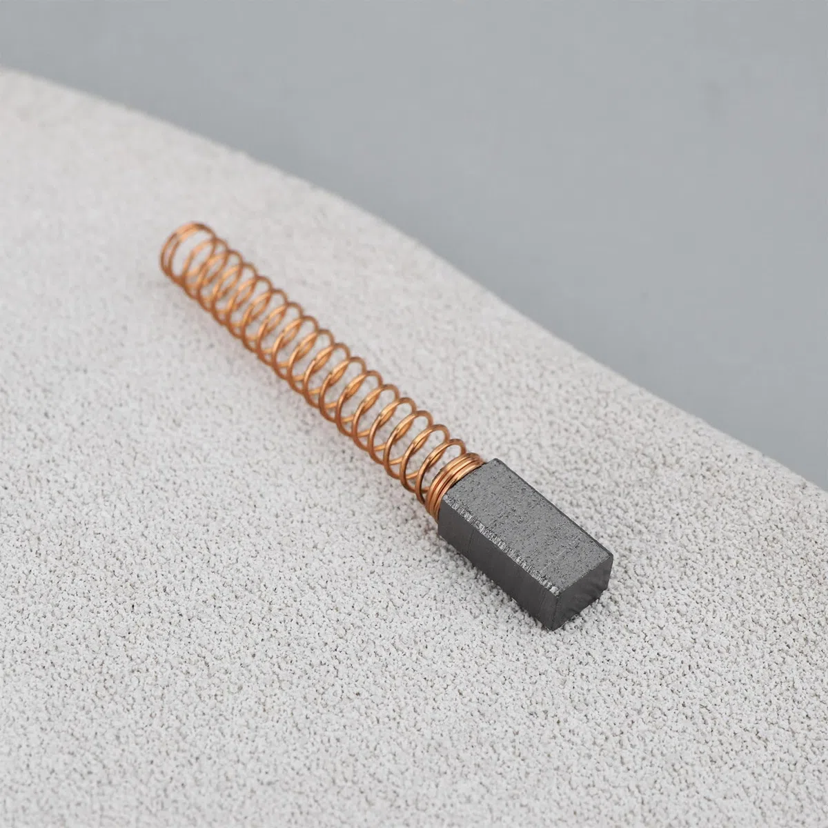 EMSea 2 Coppie Spazzole Carbone per Macchina da Cucire 4 x 10 x 5 mm Compatibile con Bernina Serie 730-830