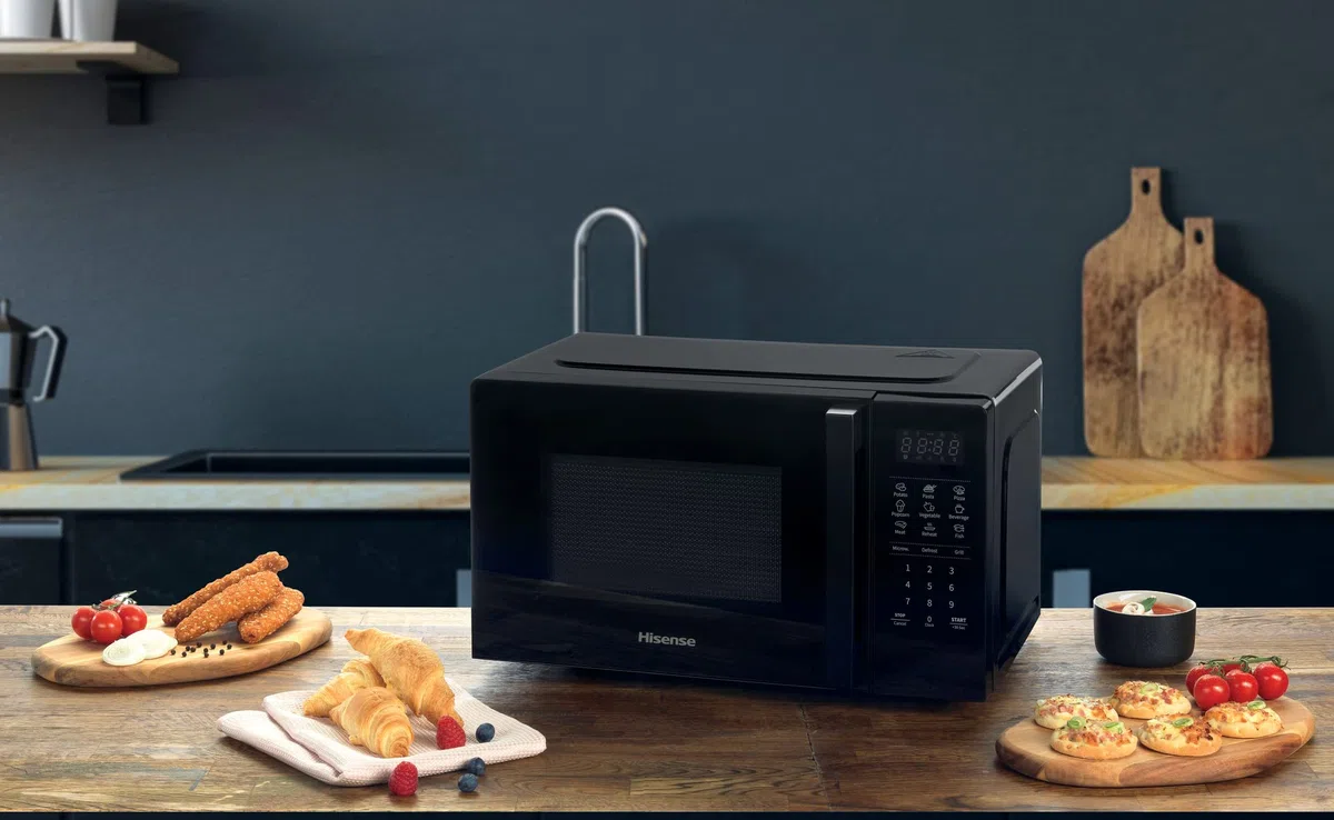 Hisense H20MOBS4HG Forno Microonde con controllo Elettronico, Capacità 20 L, Potenza 700 Watt, Funzione Grill 800 W, Display Led Comandi Touch, Colore Nero
