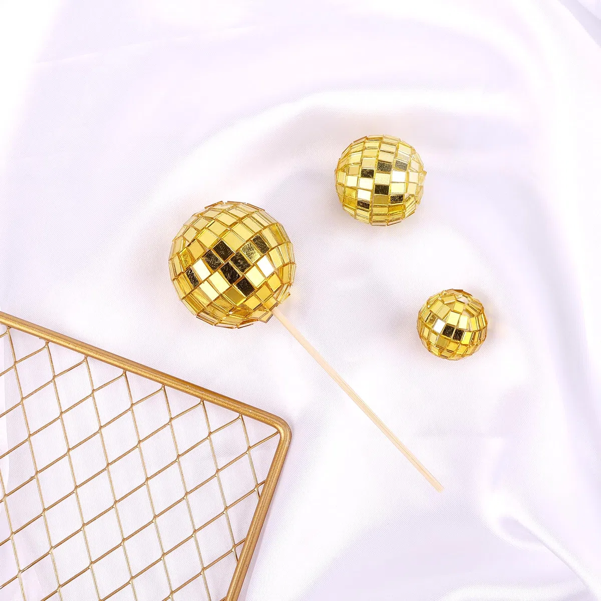 30pz Disco Ball Topper per Cupcake, Mini Toppers per Torta a Tema Discoteca con Bastoncini palla da Discoteca Torta Decorazioni per Cupcake Accessori per Dessert Festa in Discoteca (Oro)