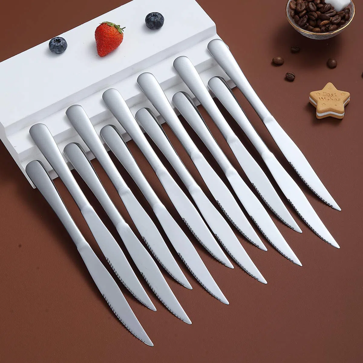 Kyraton Set di coltelli da bistecca,Kyrtaon coltello seghettato, set di coltelli affilati in acciaio inossidabile, set di 8 coltelli da tavola, lavabili in lavastoviglie, robusti e facili da pulire