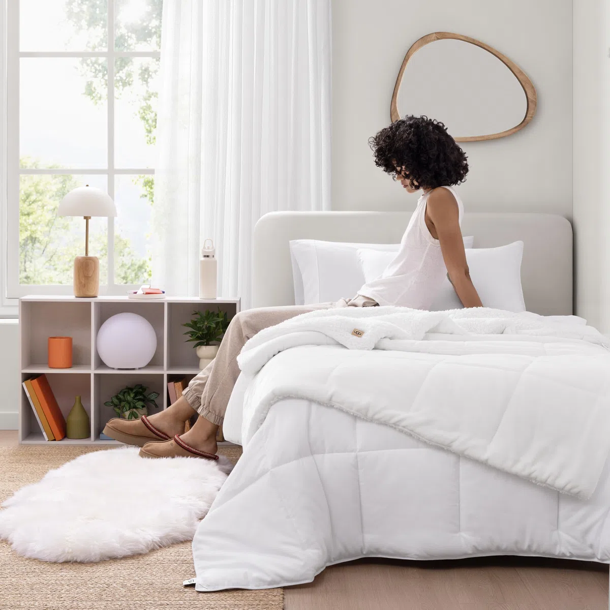 UGG Nita, Coperta morbida reversibile in peluche per divano o letto, comoda, calda e soffice, per soggiorno o camera da letto, lavabile, 127 x 178 cm, bianco neve