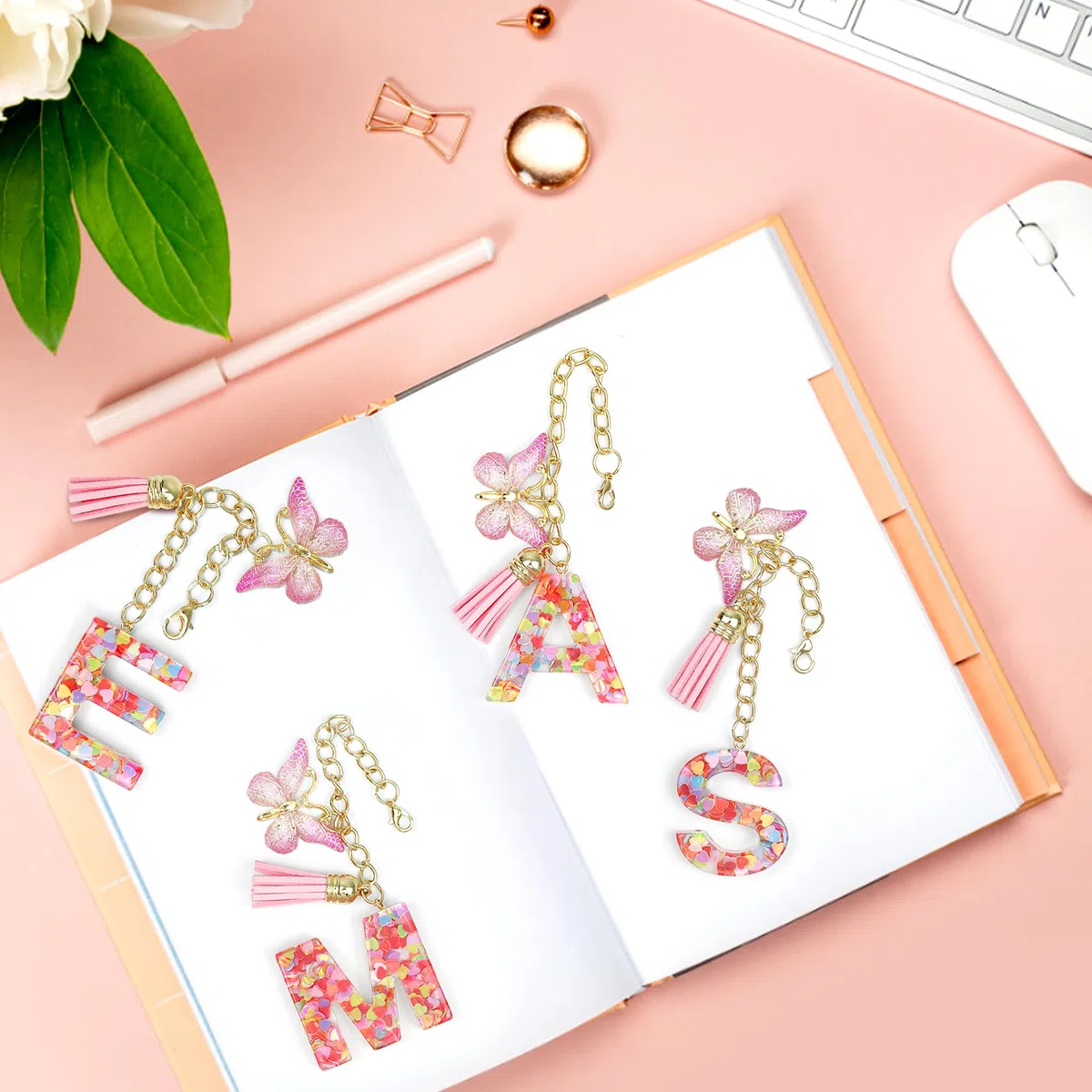 Bicchiere con Cannuccia in Vetro con Coperchio e Portachiavi a Lettera, Tazza Personalizzata, Regalo Donna per la Festa Della Mamma, San Valentino o Natale (S)