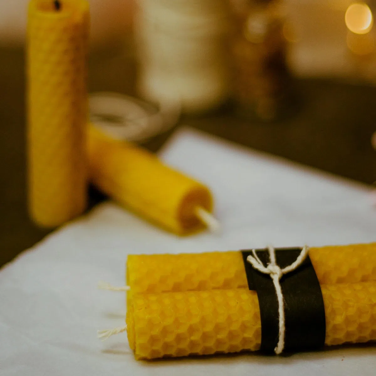 30 Pezzi Fogli di Cera d'Api - Lastre di Cera Naturale 13x9cm per Candele Fai da Te, Lucidatura Mobili e Apicoltura, Ideali per Professionisti e Hobby