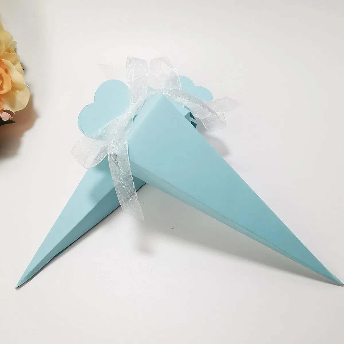 100 Pz Coni Portariso Carta Ondulata - Coni Portaconfetti con Nastri per Bomboniere - Ideale per Matrimonio, Comunione, Battesimo, Compleanno, Nascita e Laurea