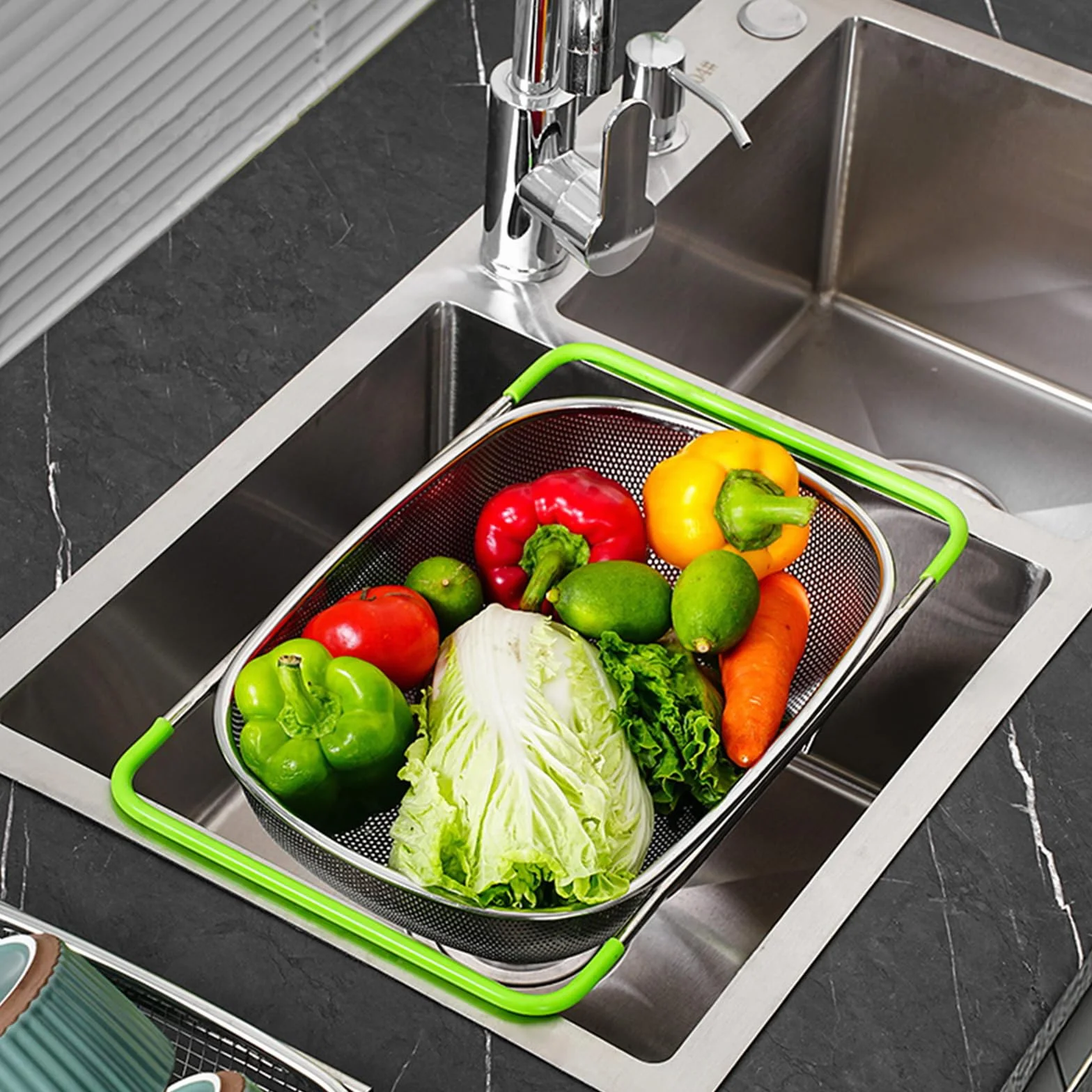 Scolapasta estensibile da posizionare sul cestello del lavello (38–54 cm), scolapasta a maglia fine per la cucina, per scolare gli alimenti e riporre le stoviglie – Scolapasta da lavello verde