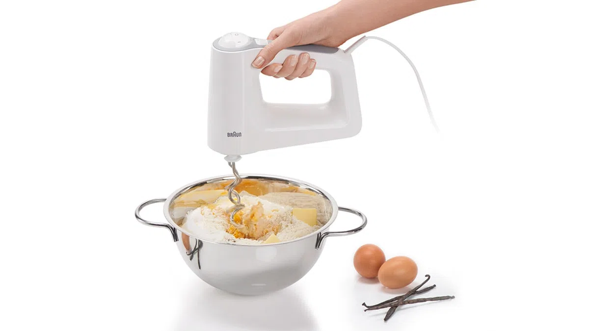 Braun HM3105WH MultiMix Serie 3, Sbattitore Elettrico a 5 Velocità e Turbo, Impugnatura Antiscivolo, Dotato di 2 fruste, 2 Ganci, Asta per Montare e Bicchiere Graduato da 600ml, Potenza 500 W, Bianco