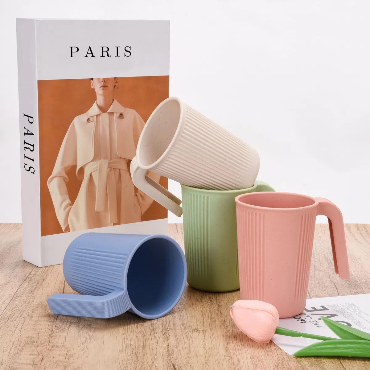 Tazza di Bevanda Infrangibile, Set di 4 Tazze di Bevanda set 350ml Tazza con Maniglia Riutilizzabile Infrangibile per I Bambini e Gli Adulti Tazze di Plastica Variopinte per Tè Caffè BPA Libero