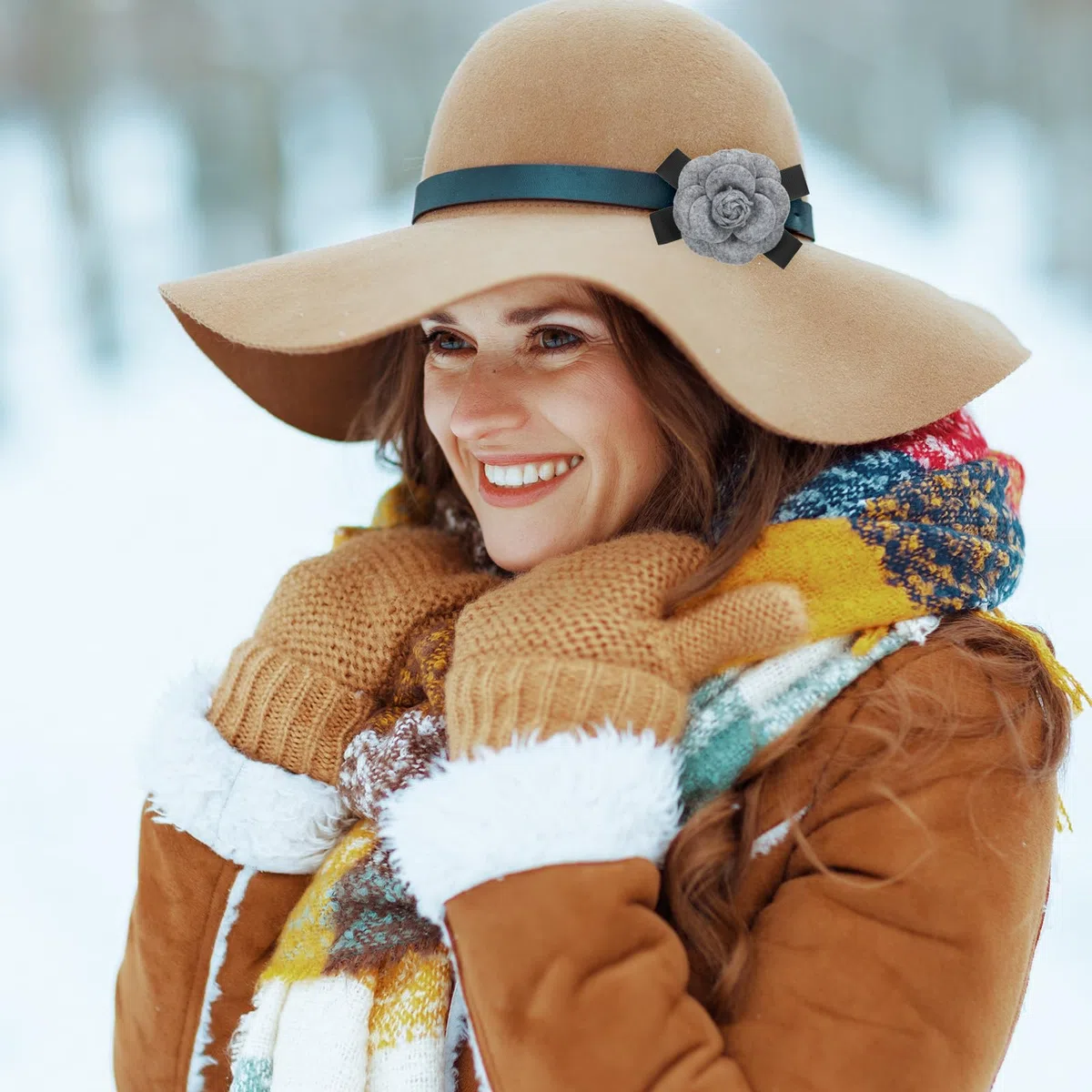 Patikil Spilla di Fiori di Camelia, Eleganti Spille di Fiori in Lana Sintetica con Fiocco Floreale per Cappello, Vestiti, Camicie, Cravatte, Giacca, Beige