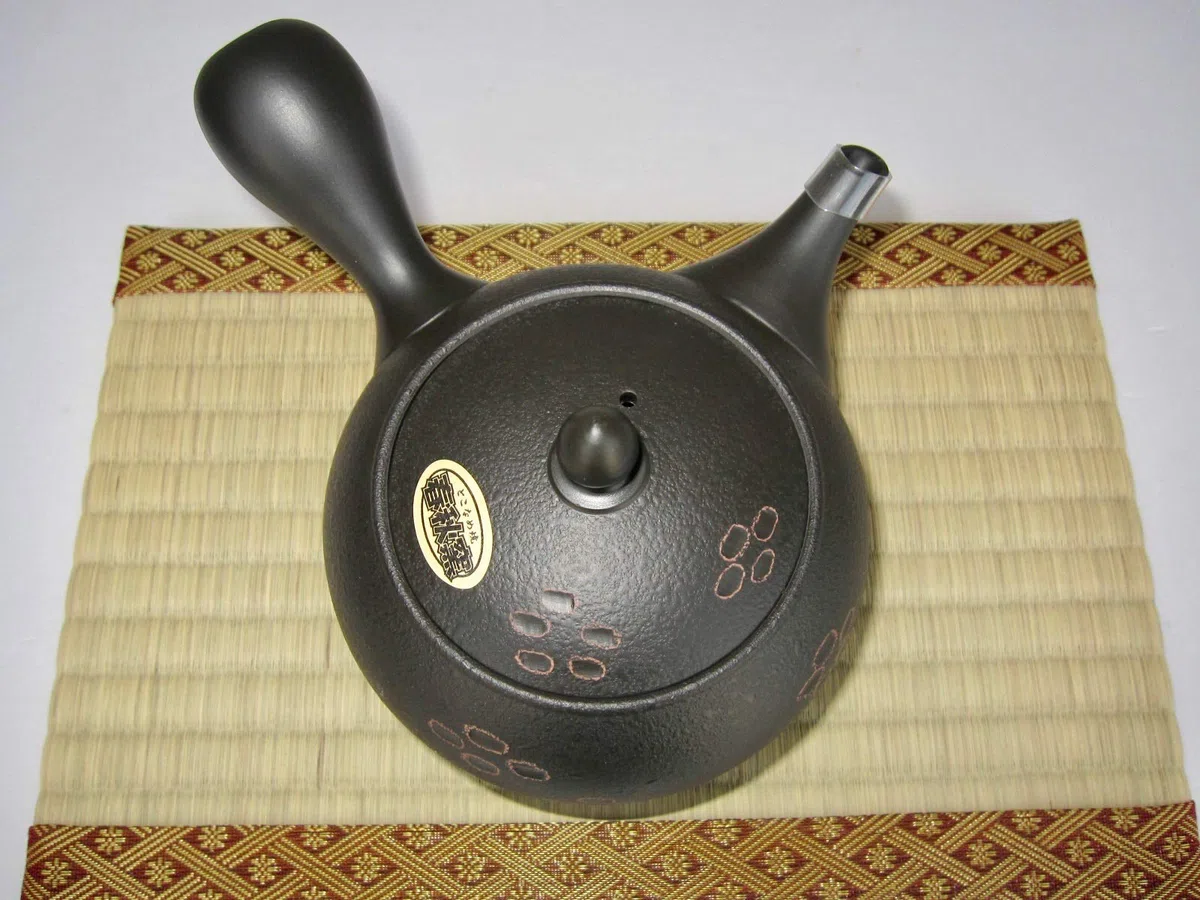Yamakiikai Teiera giapponese grande Kyusu Tokoname fatta a mano in argilla, 15,6 once fluide Shunjuu Scarlet Crest modello nero L339 dal Giappone (1)