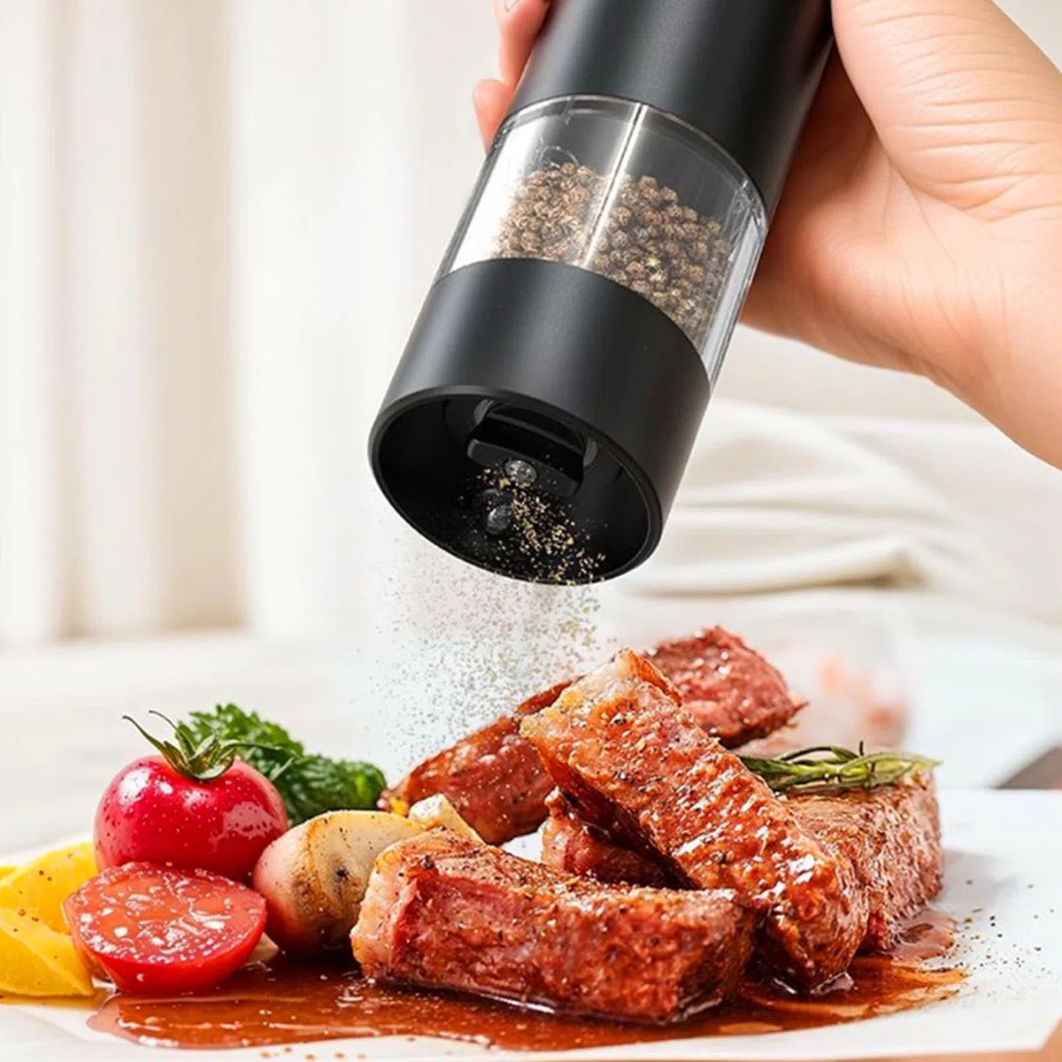 Set di 2 macina sale e pepe, macinapepe ricaricabile, contenitore trasparente da 95 ml, grande capacità, macinapepe e macina regolabile, base, luce LED (nero)