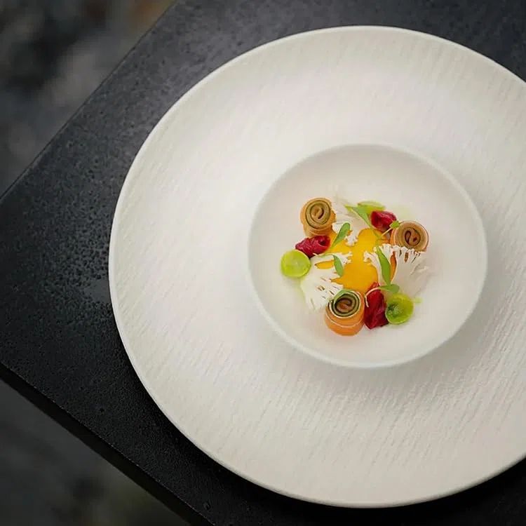 Piatto da Cena Piatti Piatto Piatto di pasta in ceramica a forma cappello paglia, piatto zuppa, salsa soia, creativo for ristorante occidentale Piatto Piatto Piatti piani Impilabili