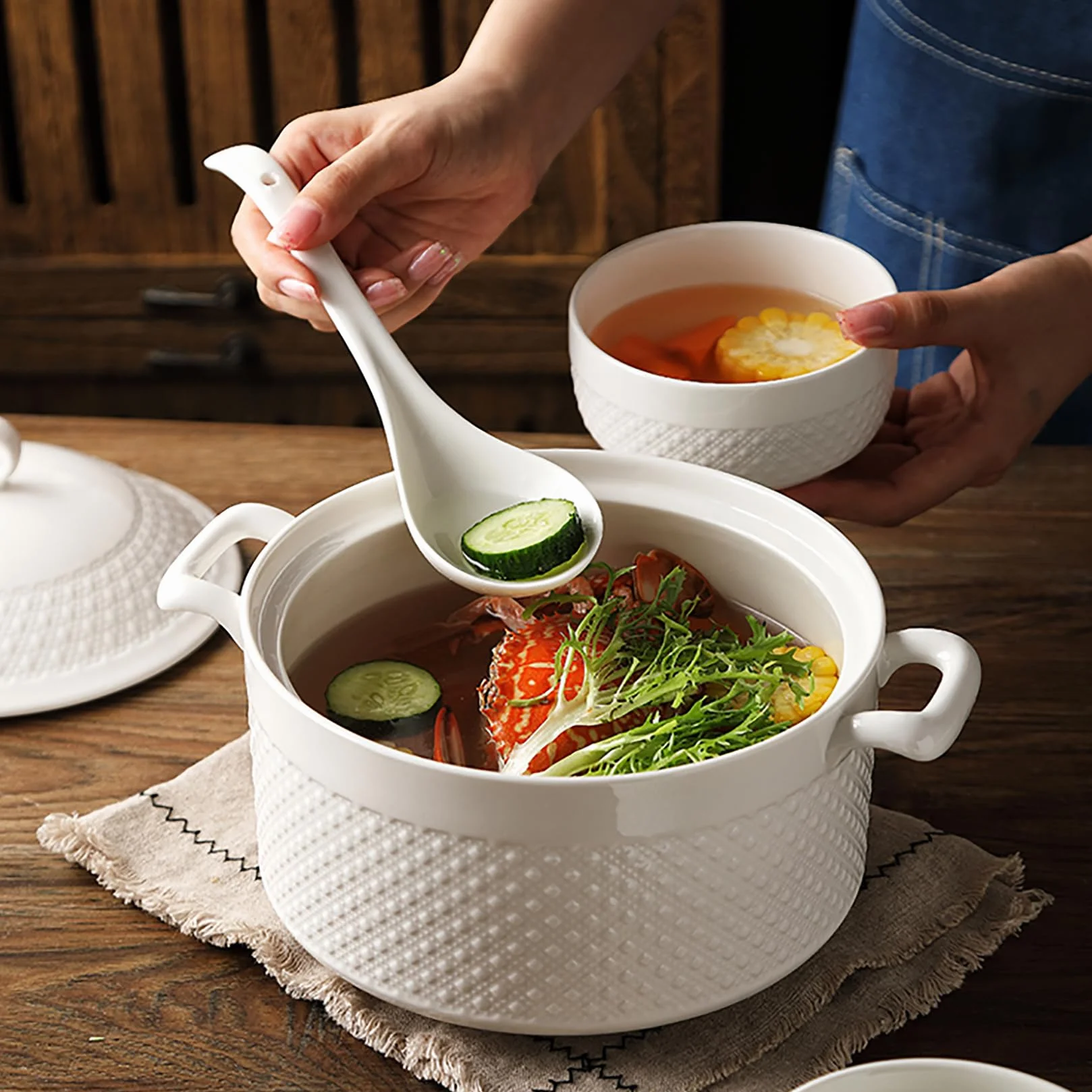 Zuppiera con Ciotole, Ciotola Zuppa in Porcellana con Coperchio e Mestolo Set di Stoviglie Bianche per la Cucina di Casa Ristorante,3.6l+6