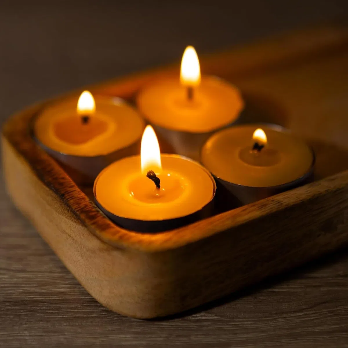 Set di 48 Candele Tealight in 100% Puro Cera d'Api - Durata di 3 Ore - Candele Tealight Senza Fumo - Stoppino in Cotone e Senza Profumo - Regalo per Amanti delle Candele - Set of 48 Tealight Candles