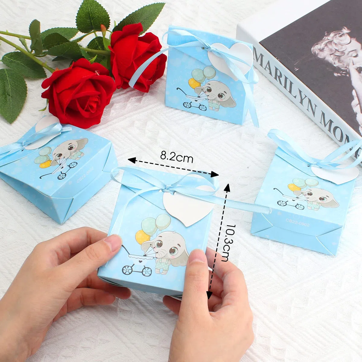 50 Pezzi Scatoline Bomboniere Battesimo, Elefante Blu Portaconfetti Nascita Bambino, Carta Regalo Decorazione Confetti con L'amore Bigliettini e Nastro per Festa Battesimo Compleanno Matrimonio