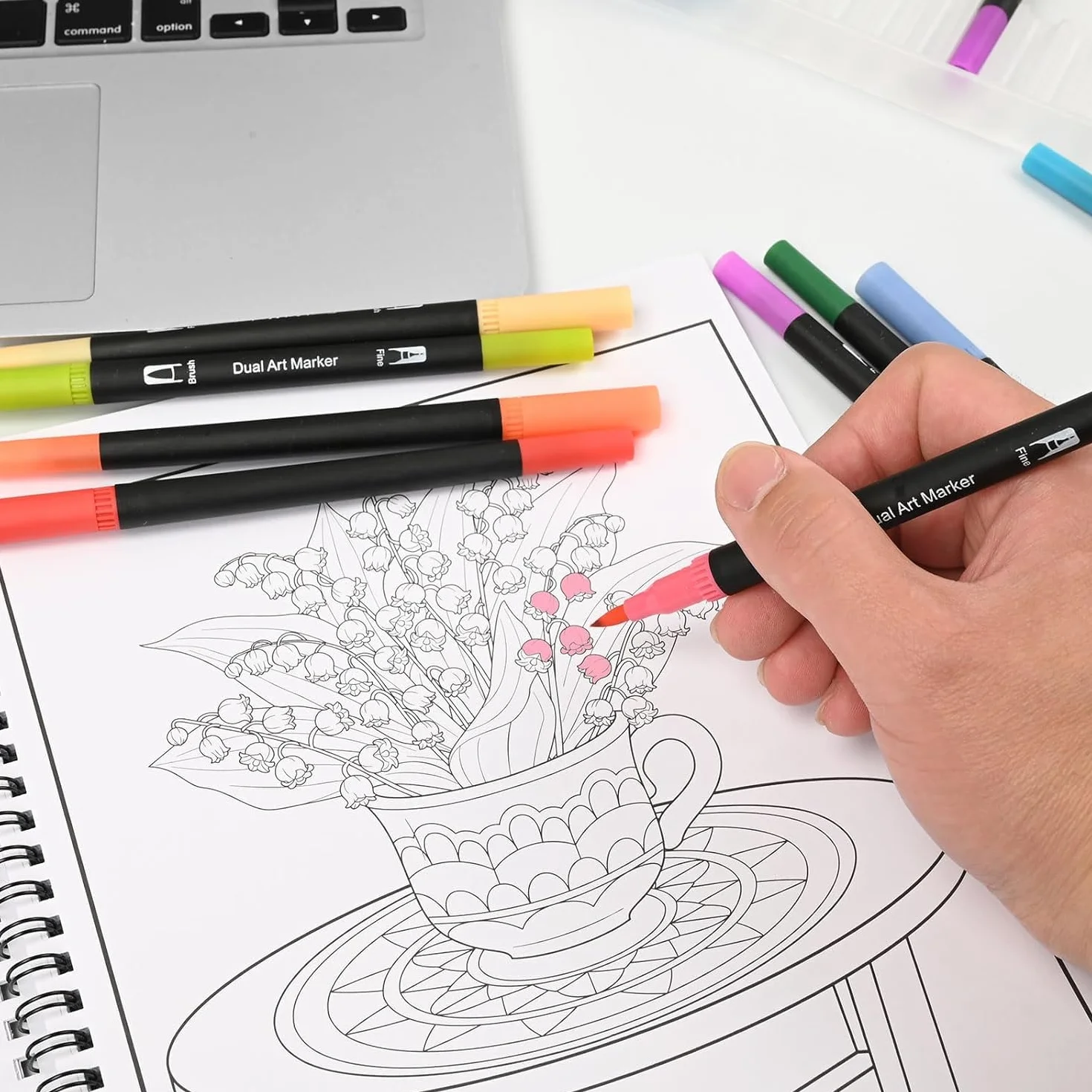 Set di Libri da Colorare per Adulti con 36 Pennarelli, Mandala Fiori Animali, Rilassamento Antistress
