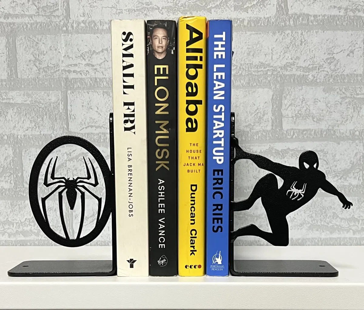 Spiderman decorativo metallo Reggilibri fermalibri, antiscivolo, Book stopper Home/Office Decor/ripiani, 15 x 9,9 x 8 cm per pezzo, supporto esterno