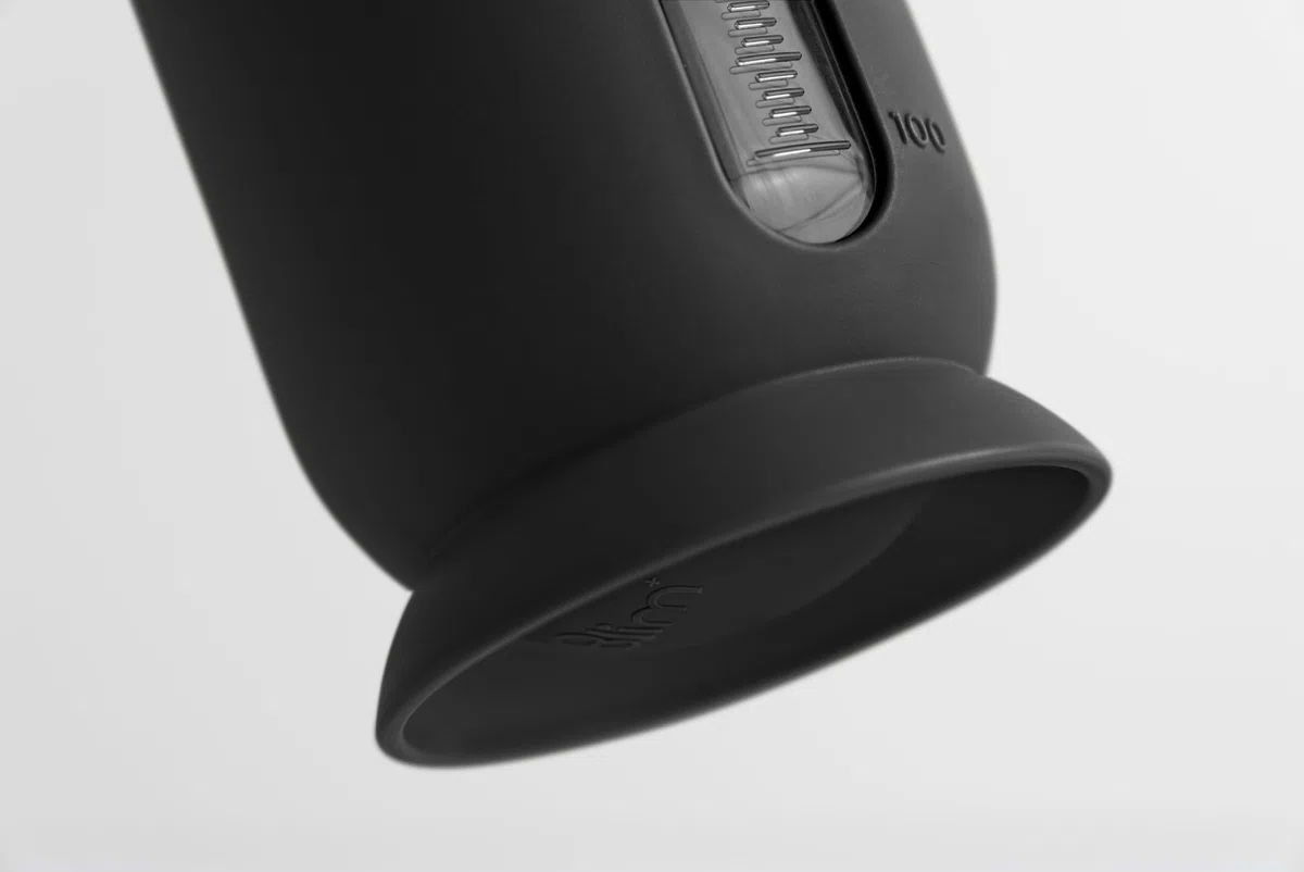 Blim Plus - Caraffa Graduata QB M Carbon Black 750ml - Misuratore Liquidi Beccuccio Salvagoccia - Made in Italy