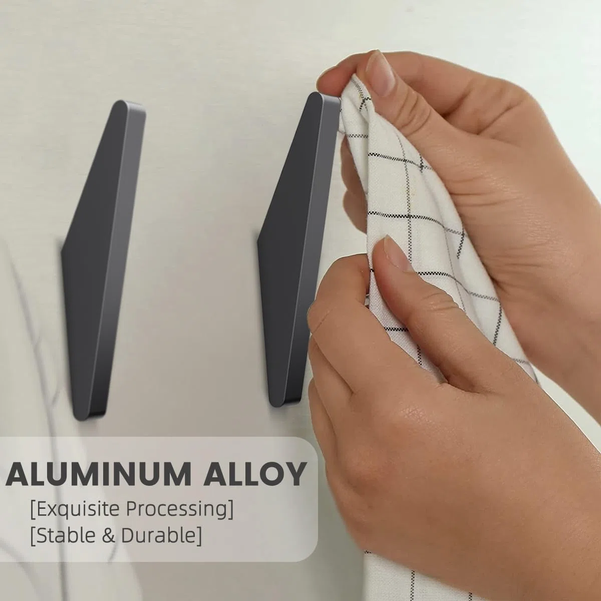 2 Pezzi Nero Gancio Appendiabiti da Muro, Semplicità Triangolo Ganci da Parete Lega di Alluminio Solido Multiuso Gancio Cucina per Appendere Asciugamani Borse Cappelli con Vite
