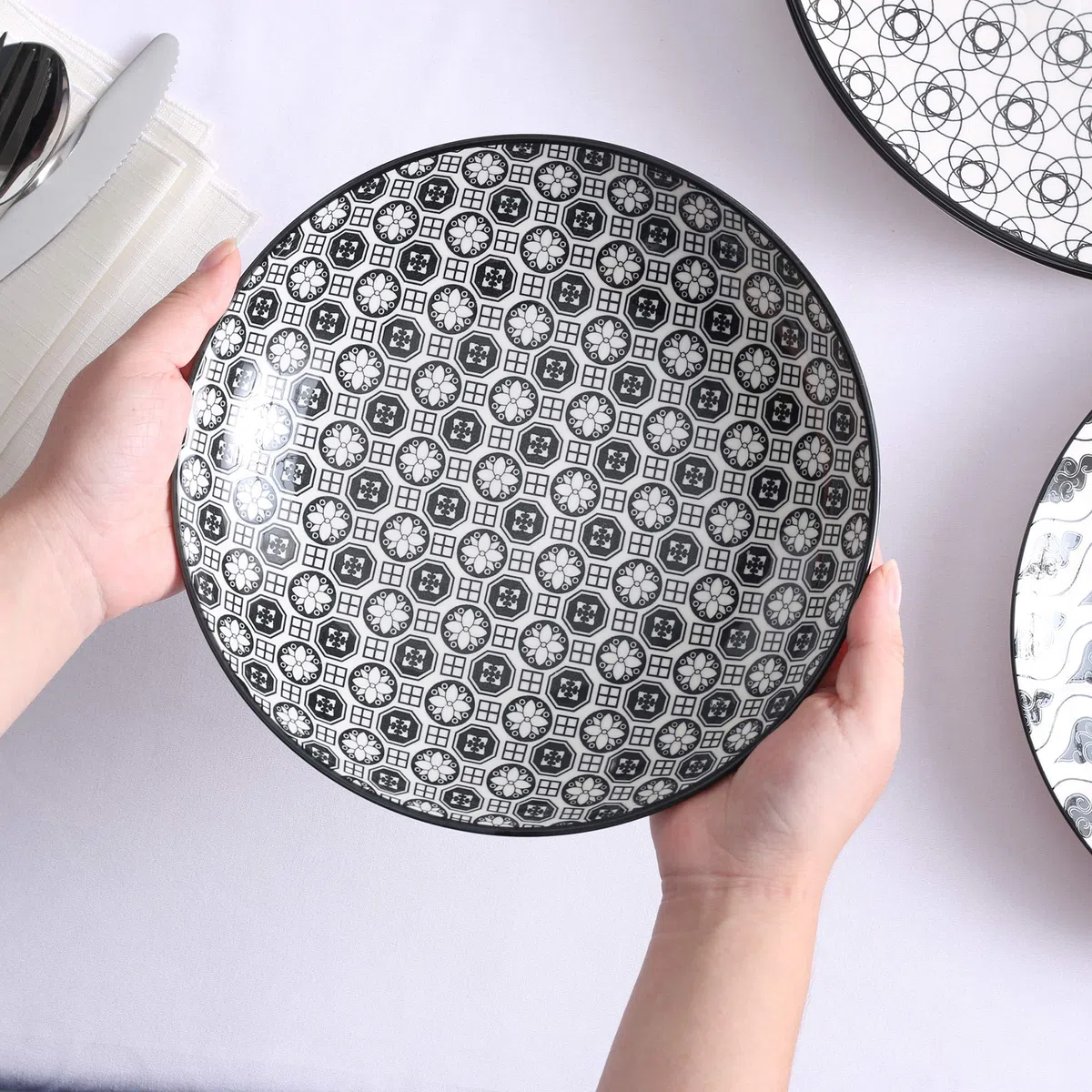 Vancasso Haruka Set 8 Pezzi Servizio da Tavola Porcellana, Set di Piatti Fondi Piatti Piatto, Piatti da Dessert Insalata Pasta Pizza Tondo Colore Verde Nera Bianca per 8 Persone
