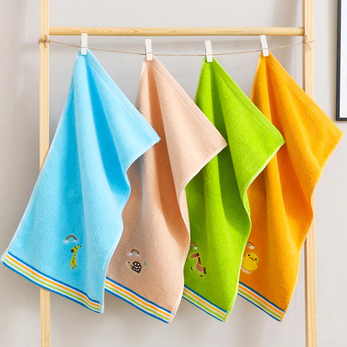 Gukasxi - Asciugamani per il viso per bambini, confezione da 4 pezzi, 100% cotone, da bagno, multicolore, per mani, viso e doccia (25 x 50 cm)
