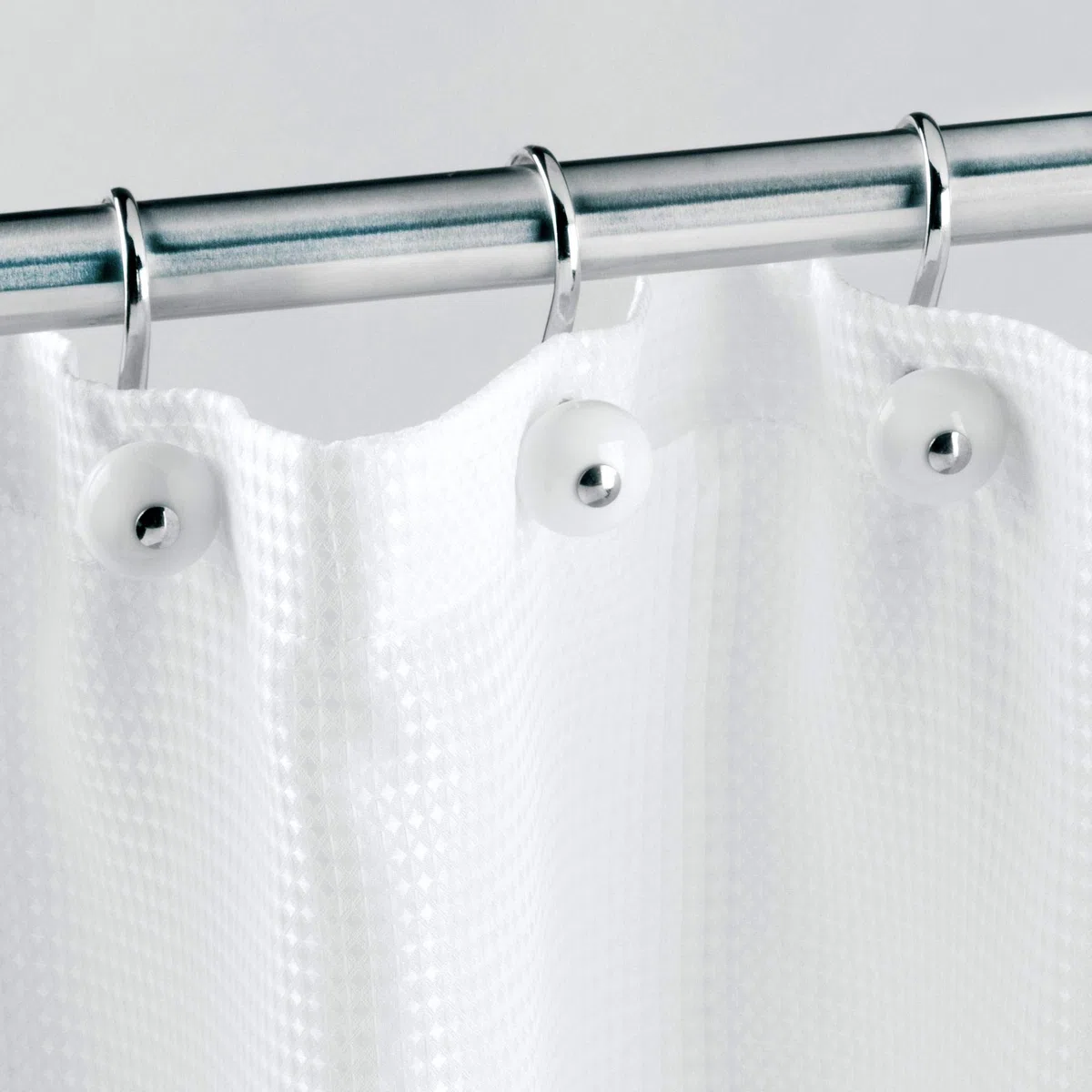 iDesign Ganci per tende, Ganci tenda doccia dal design moderno in metallo e plastica, Set da 12 reggitenda doccia, bianco e argento