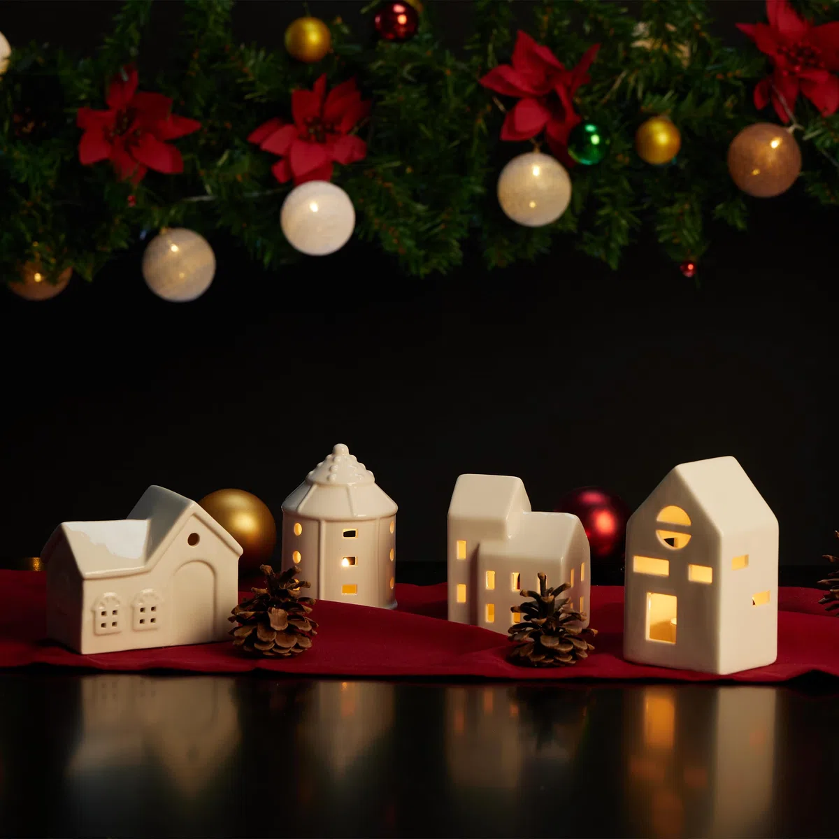Relaxdays Casetta Portacandele in Ceramica, Casa Luminosa Porta-Tealight, per 1 Candelina, HLP: 9 x 11 x 6 cm, Bianco