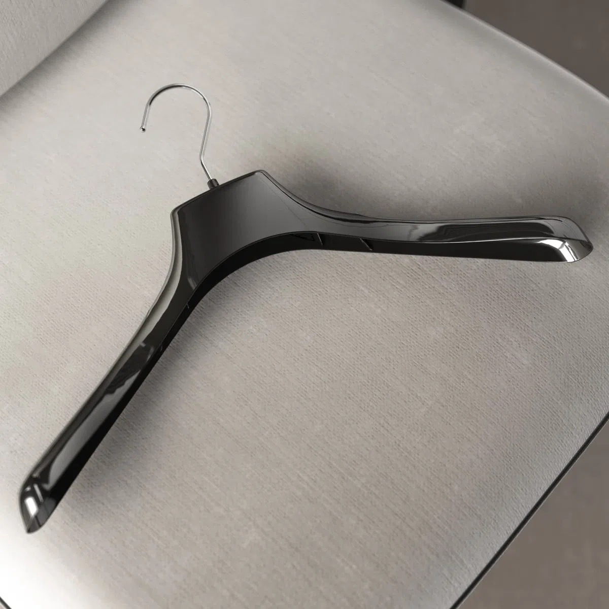 Mainetti Appendini per Capispalla, Cappotti, Abiti Pesanti, Grucce in Plastica, Resistenti, con Finitura Antigraffio, Made in Italy, Set di 10 Pezzi, Nero Lucido con Gancio Zincato, Taglia 42cm
