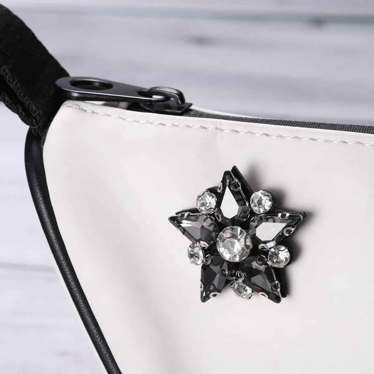 QUARKZMAN Patches a Stella Realizzato a Mano con Perline, 10pz Applicazioni Strass di Cristallo Vetro Applicazioni Toppe a Forma Stella per Abbigliamento Accessori Cucito Fai Da Te, Bianco