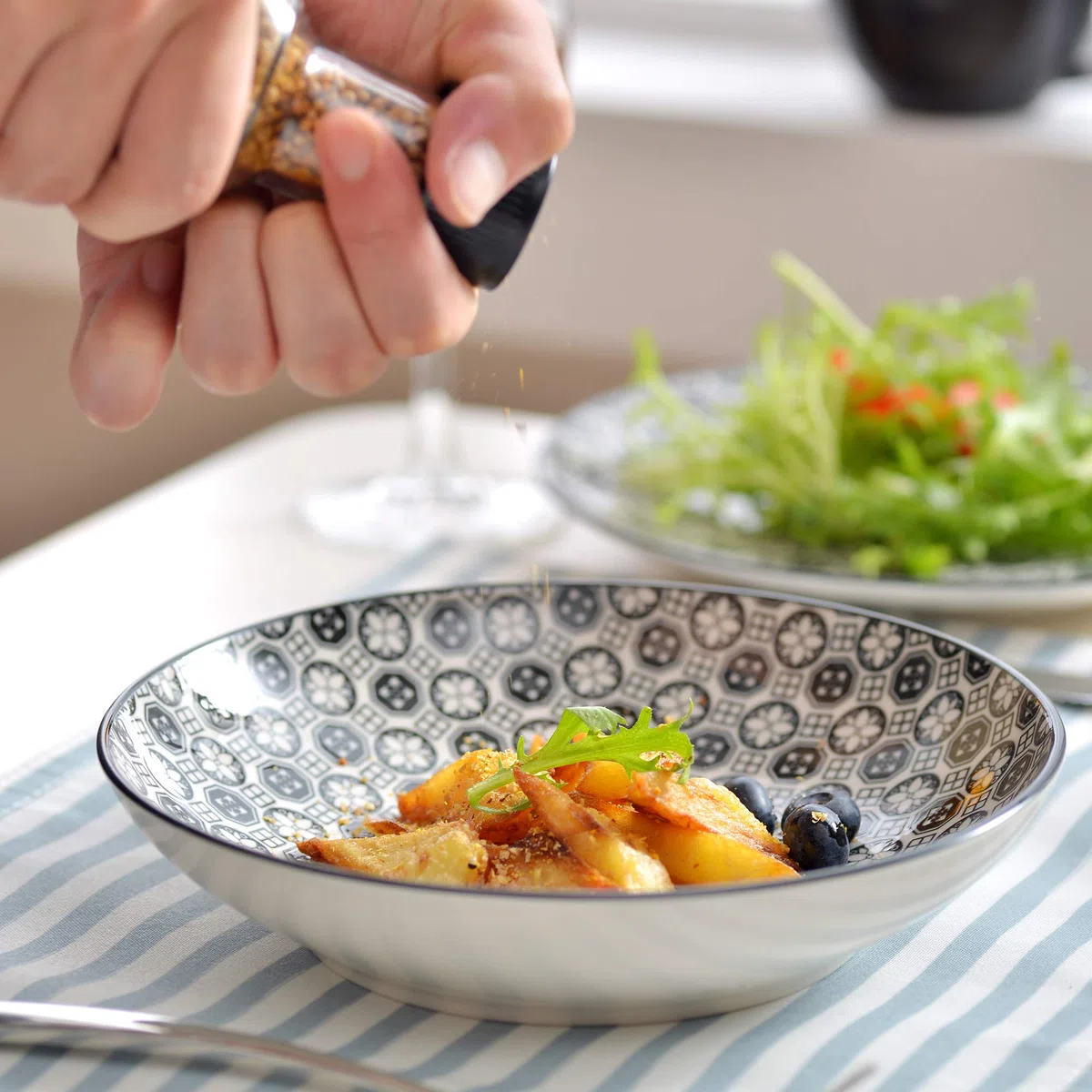 Vancasso Haruka Set 8 Pezzi Servizio da Tavola Porcellana, Set di Piatti Fondi Piatti Piatto, Piatti da Dessert Insalata Pasta Pizza Tondo Colore Verde Nera Bianca per 8 Persone