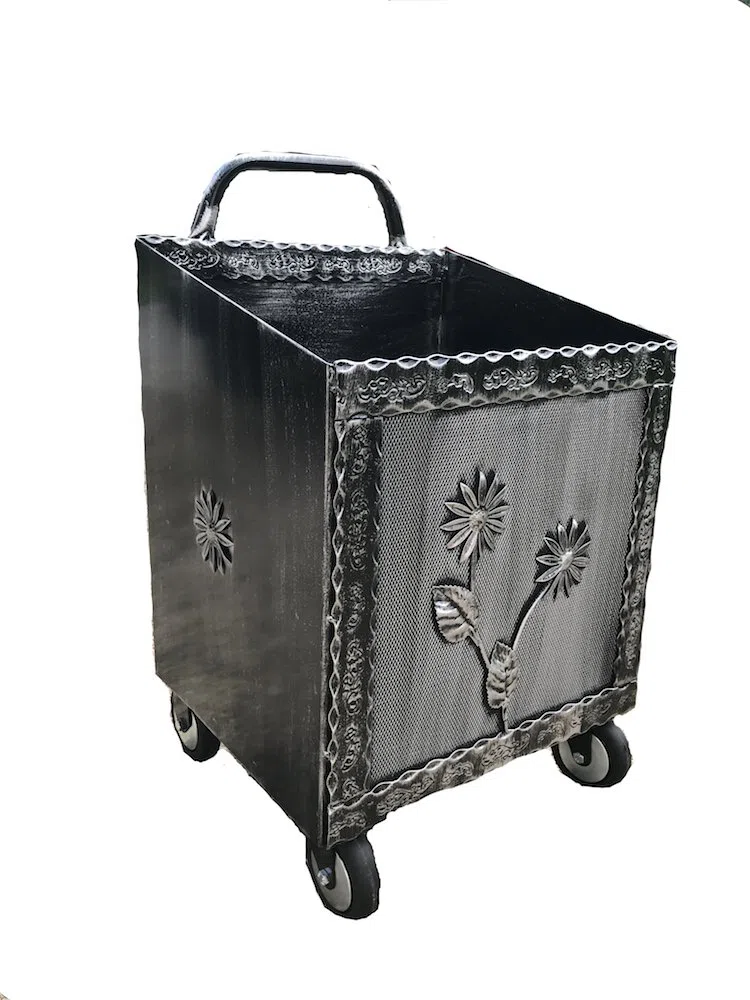Carrello Porta Legna Ferro BATTUTO Nero/Grigio con Ruote CM 43X37X72H