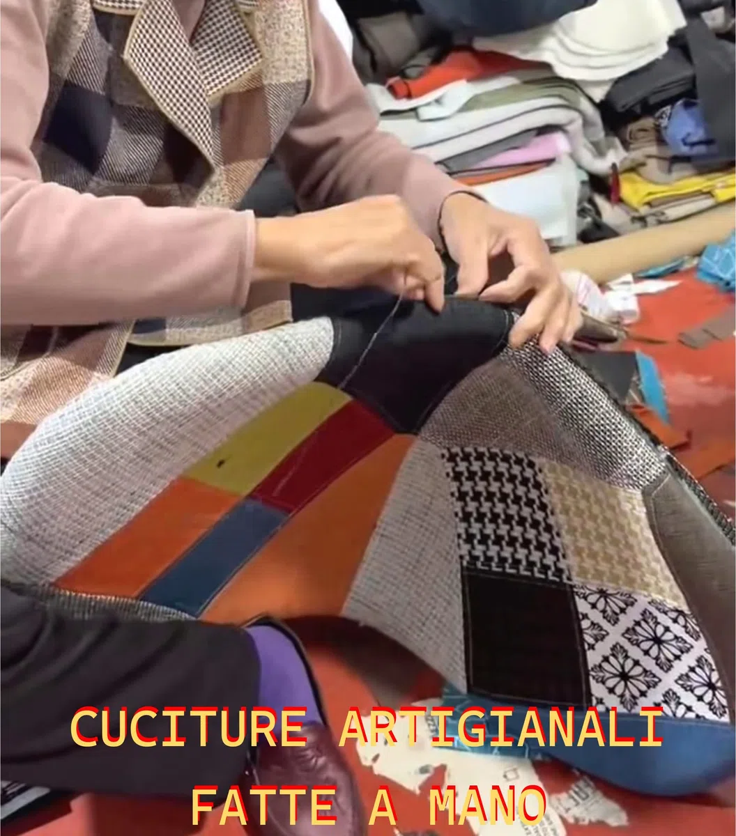 buybuy Poltroncina Serie Picasso in PP con Seduta Imbottita in Spugna Rivestita in Stoffa Stile Patchwork Cucita a Mano, Piedi in Faggio e Metallo, Colori Freddi PIC015