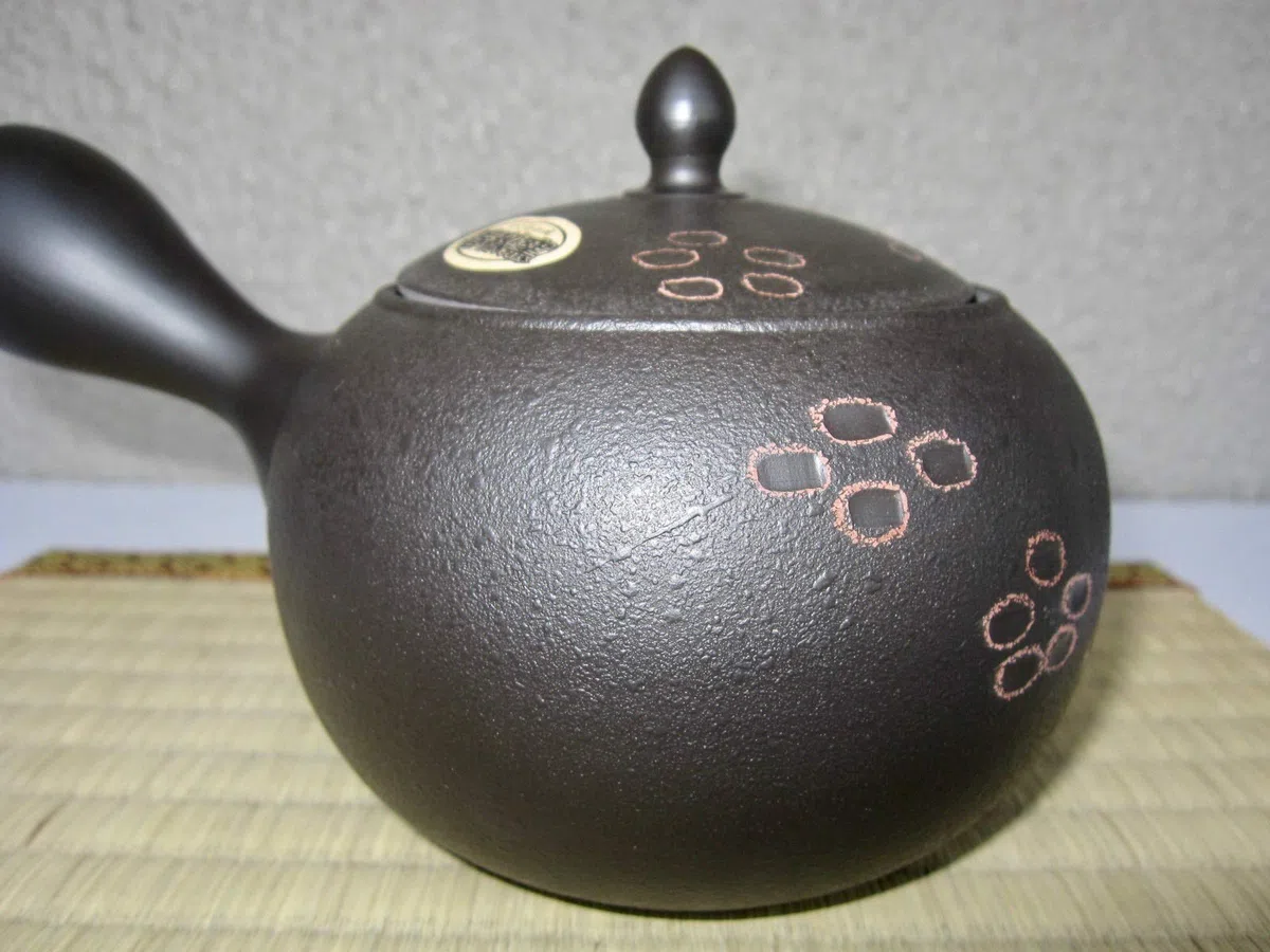 Yamakiikai Teiera giapponese grande Kyusu Tokoname fatta a mano in argilla, 15,6 once fluide Shunjuu Scarlet Crest modello nero L339 dal Giappone (1)