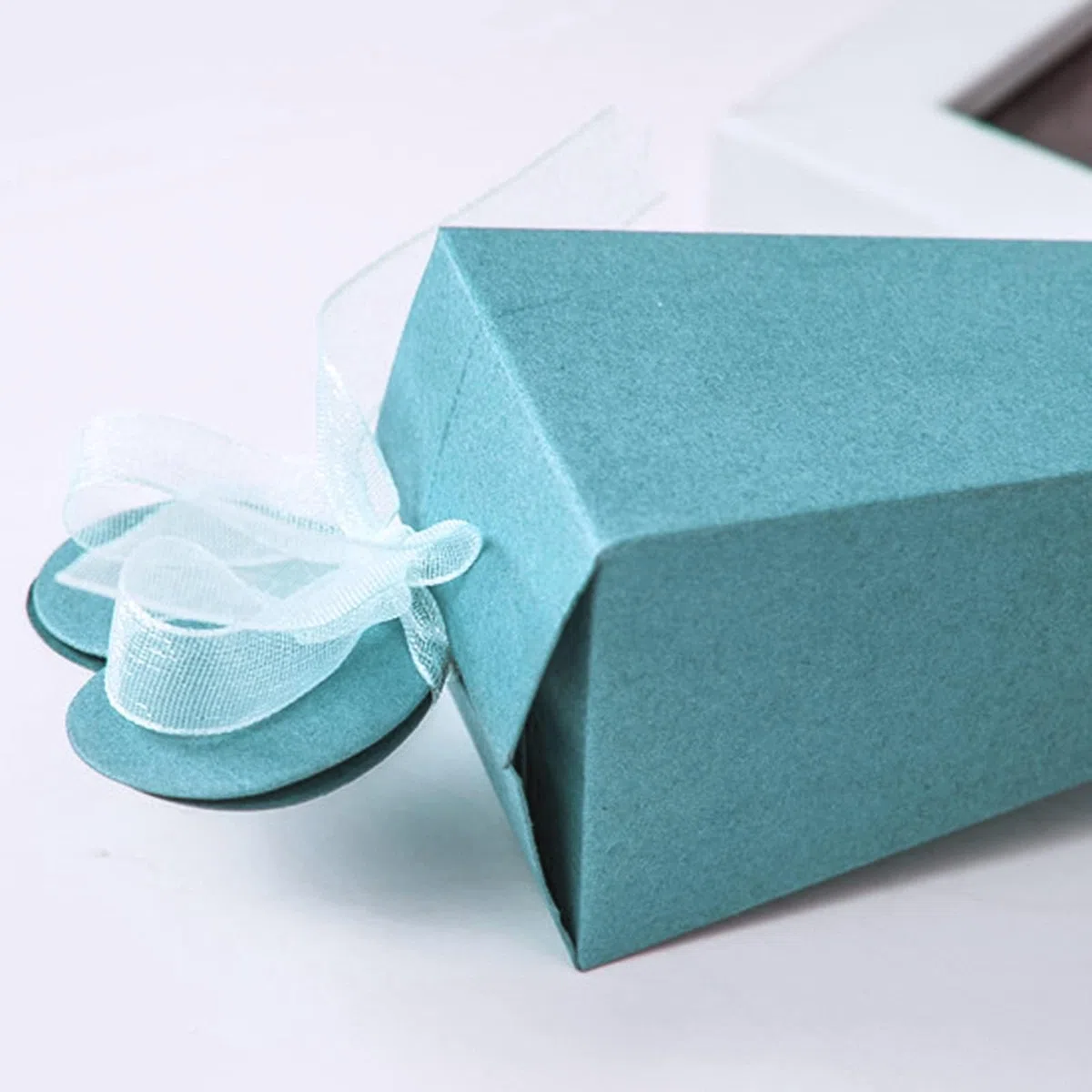 100 Pz Coni Portariso Carta Ondulata - Coni Portaconfetti con Nastri per Bomboniere - Ideale per Matrimonio, Comunione, Battesimo, Compleanno, Nascita e Laurea