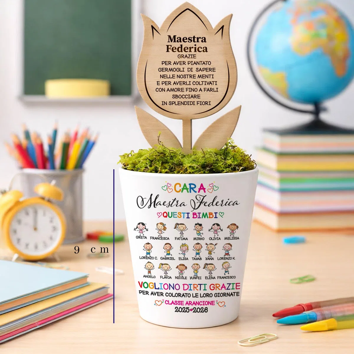 Regalo Maestra Fine Anno Personalizzato con Nomi Bambini – Vasetto Decorativo con Fiore in Legno Inciso – Idea Regalo Insegnante Originale Classe