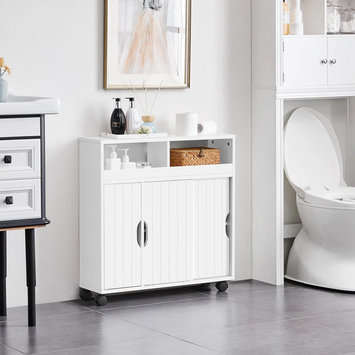 Yaheetech Mobile da Bagno con Ruote Armadietto da Terra con Ante Scorrevole Mobiletto in Legno con Ripiani Multilivello 20 x 70 x 72 cm Armadio Portaoggetti Bianco