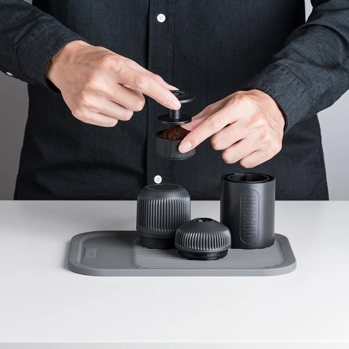 WACACO Tappetino da Caffè, Vassoi Drenanti Multiuso, Tappetino per Asciugare e Tappetino per Compattare, Realizzato in Silicone Alimentare (Compatto)