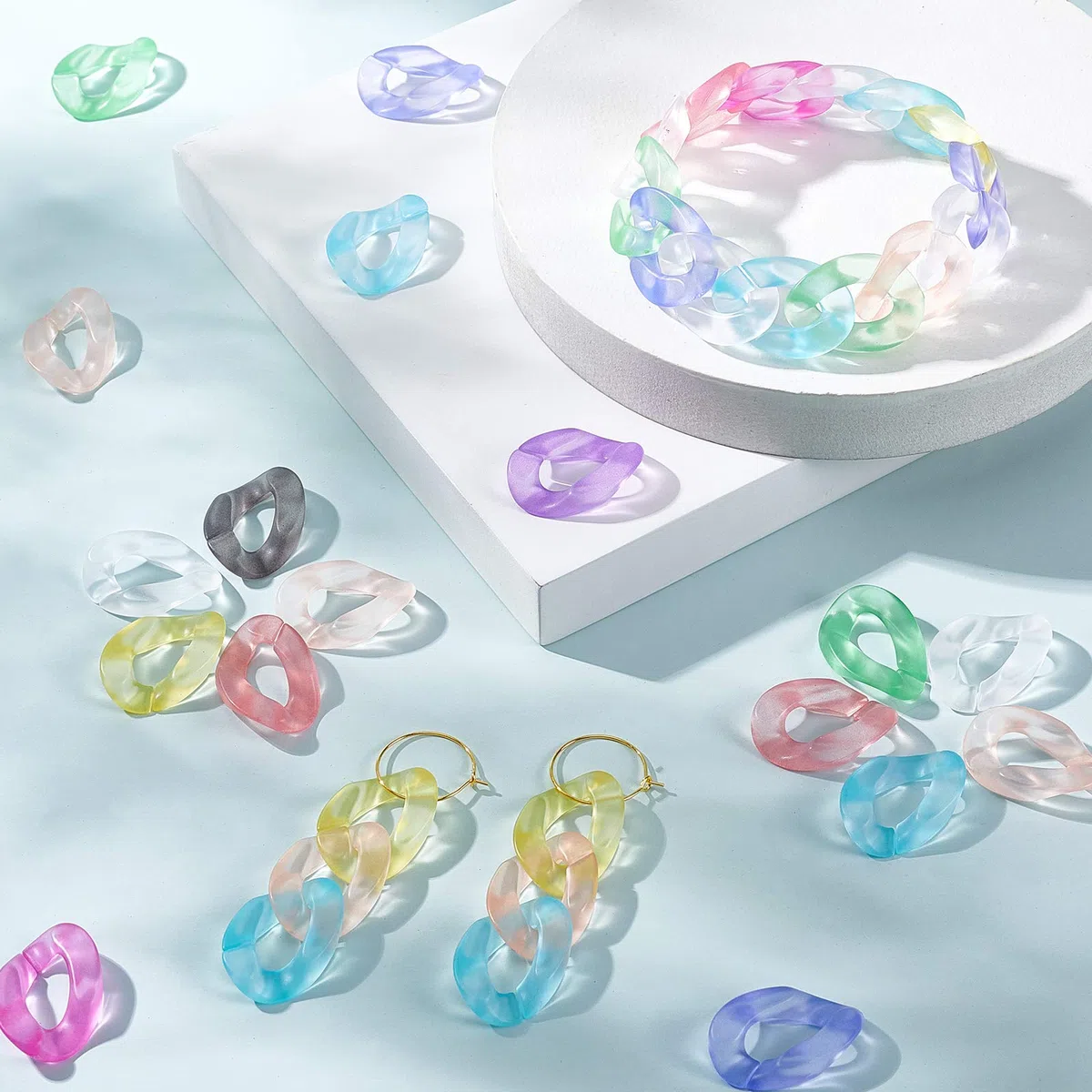 PH PandaHall 200pcs anelli di collegamento in acrilico, connettori a collegamento rapido a 10 colori per catene da borsa Collana con orecchini Gioielli Catena per occhiali Artigianato fai da te