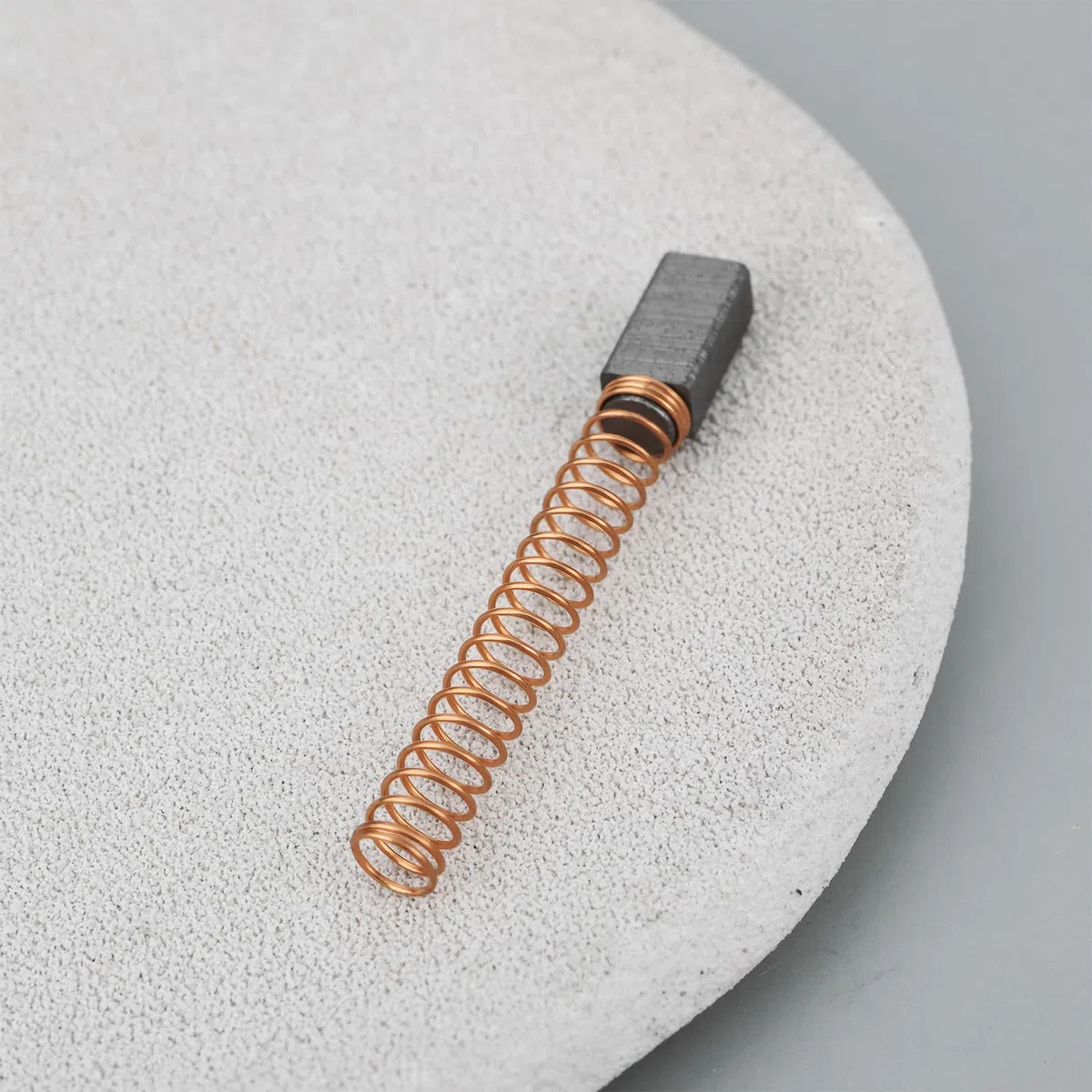 EMSea 2 Coppie Spazzole Carbone per Macchina da Cucire 4 x 10 x 5 mm Compatibile con Bernina Serie 730-830