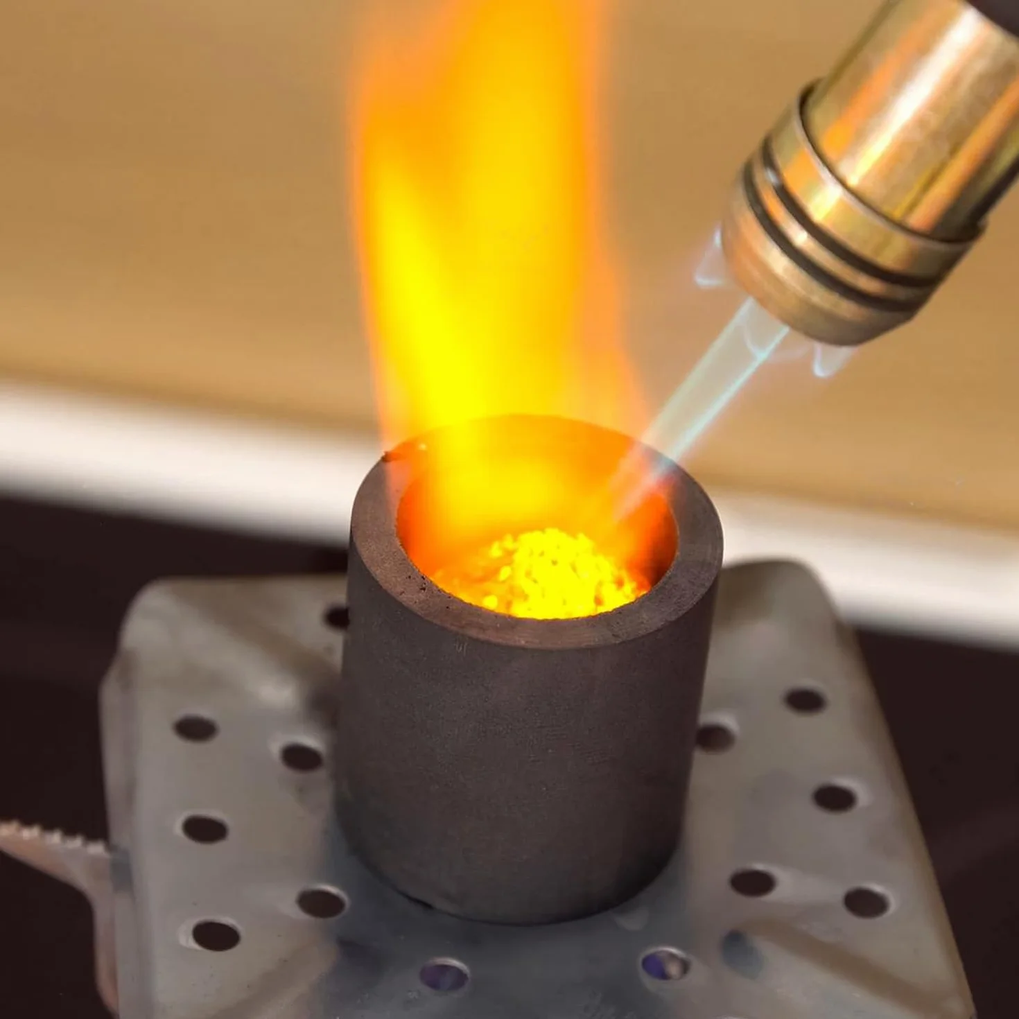 Set per Fusione Dell'oro da 4 Pezzi, Robusto e Facile da Usare, Kit Crogiolo per Fonderia, Ampia Gamma di Applicazioni, Set di Crogioli di Grafite, per Fusione di Oro, Argento e Leghe (Nero)
