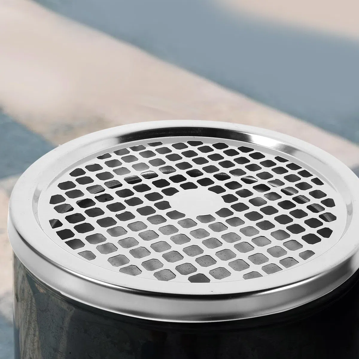Coperchio Posacenere in Acciaio Inox per Bidone della Spazzatura Griglia, Set Completo Vassoio per Contenitore Rifiuti Esterno, Accessorio per Hotel e Uso Commerciale