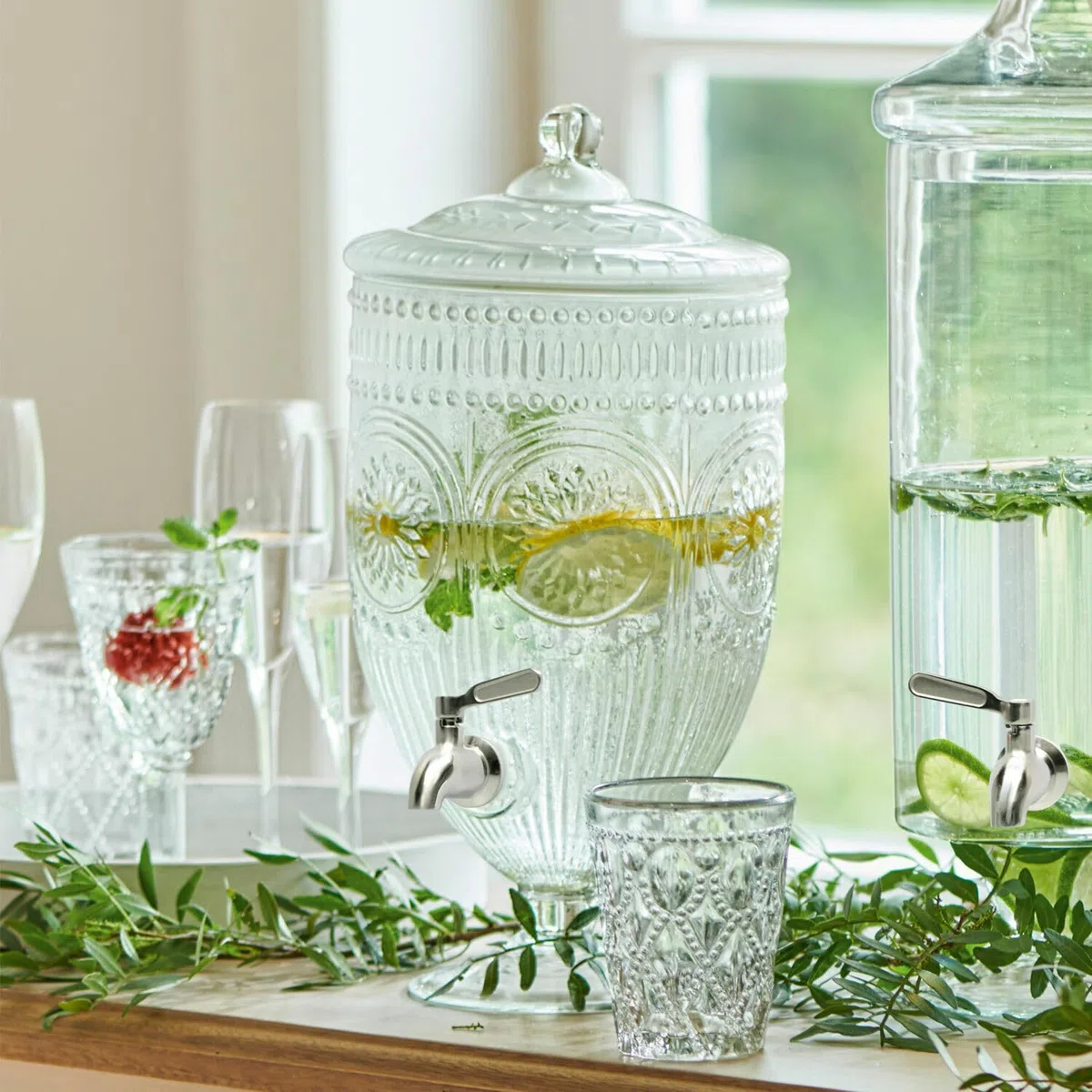 LOBERON Mercure Dispenser di bevande - Dispenser di bevande romantico con pratico erogatore - Raffinato cristallo con motivi floreali del passato, trasparente