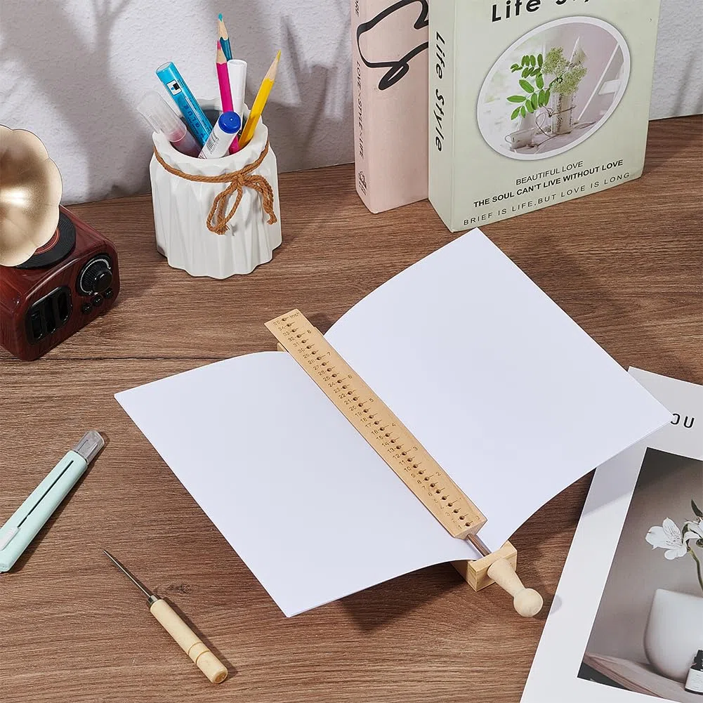 BENECREAT Strumento di Punzonatura di Libri, Culla per Rilegatura di Libri con Punteruolo per Fai da Te, Notebook, riviste, Planner, Kit Strumento per Rilegatura a Mano