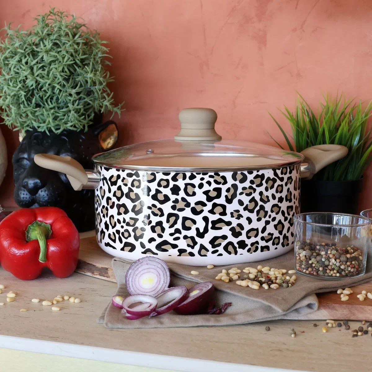 MENASTYL - Pentola Leopardo 24 cm per tutti i piani cottura, inclusa induzione - Rivestimento antiaderente - Alluminio riciclato - Manico ergonomico effetto legno - Motivo leopardo - 6020956