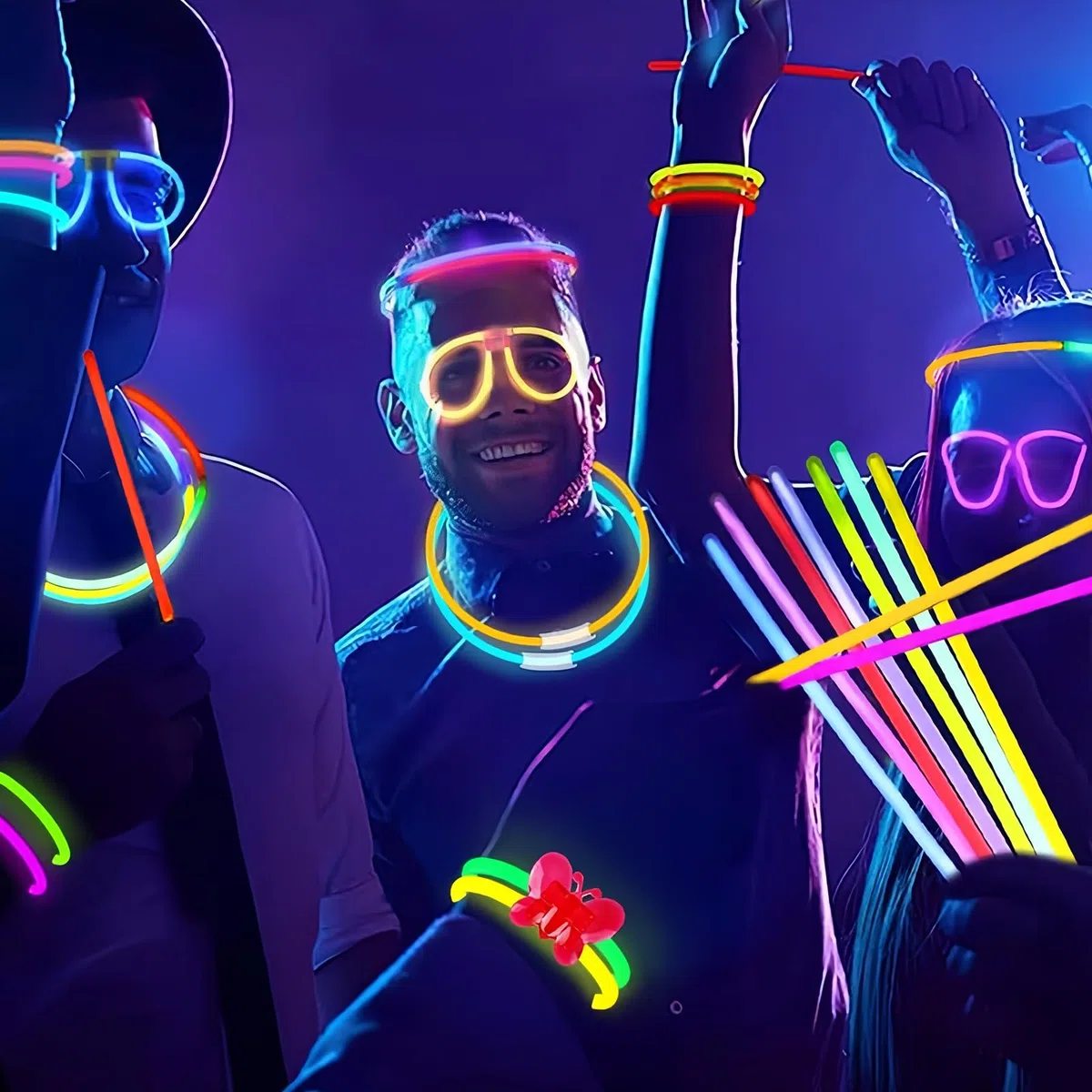 Braccialetti Luminosi Fluorescenti Rosa 100 Pezzi, Colorati Bastoni Bulk con 100 Connettori, Glow Sticks Bambini Adulti per Compleanno, Feste, Carnevale, Capodanno, Pasqua, Halloween