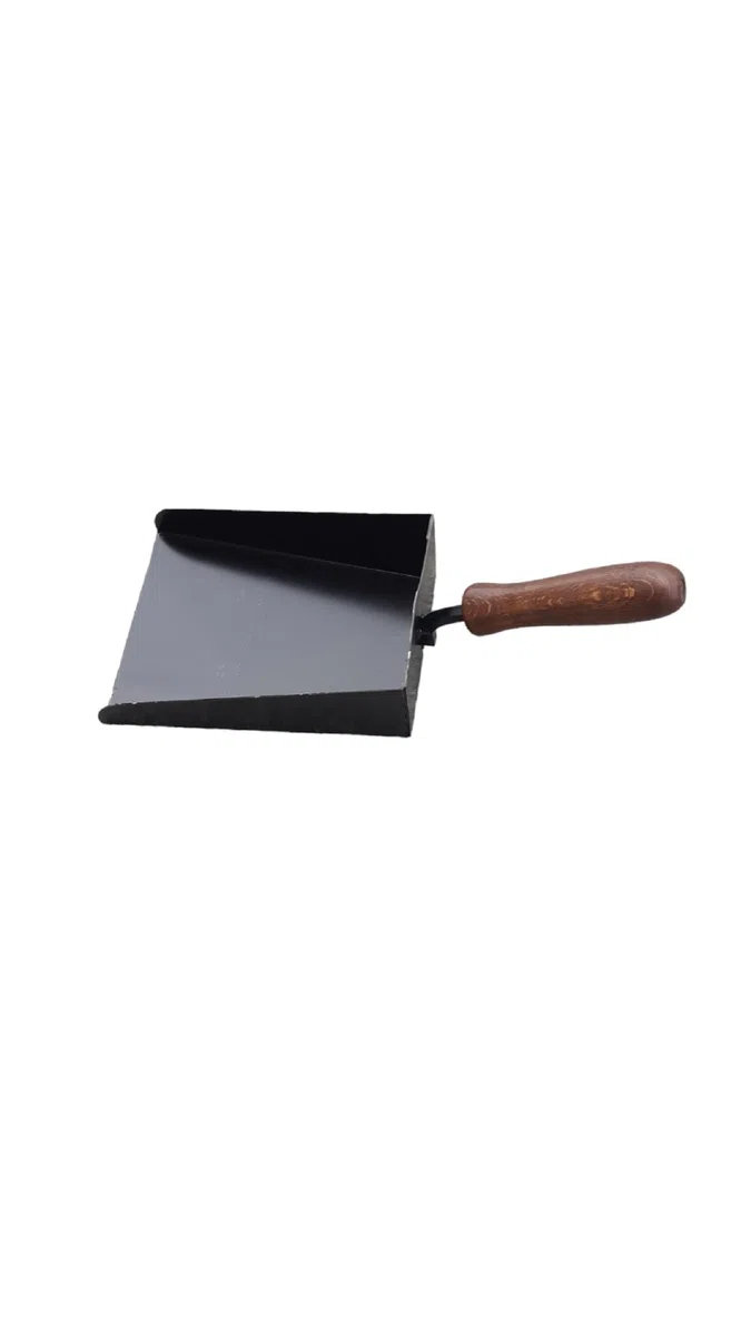 Paletta per camini e stufe in ferro battuto con manico in legno, 36x15x2 cm.