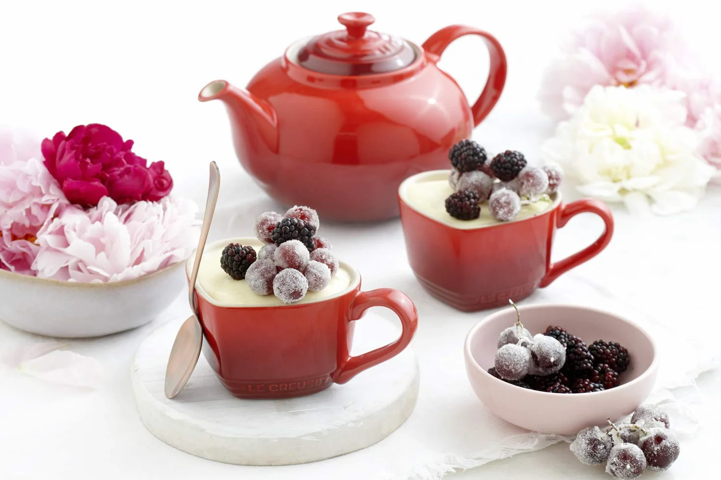 Le Creuset Teiera Classica Rotonda, 1,3 Litri, Gres, Ciliegia