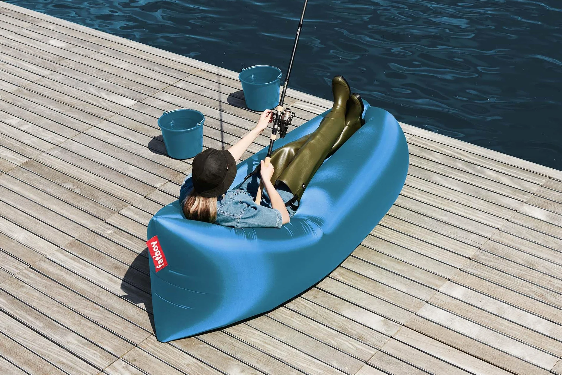 Fatboy Lamzac 3.0 - Divano gonfiabile per adulti e bambini, divano da campeggio, divano letto pigro ad aria, 200 x 90 x 50 cm, senza pompa necessaria, per uso interno ed esterno, Azzurro cielo