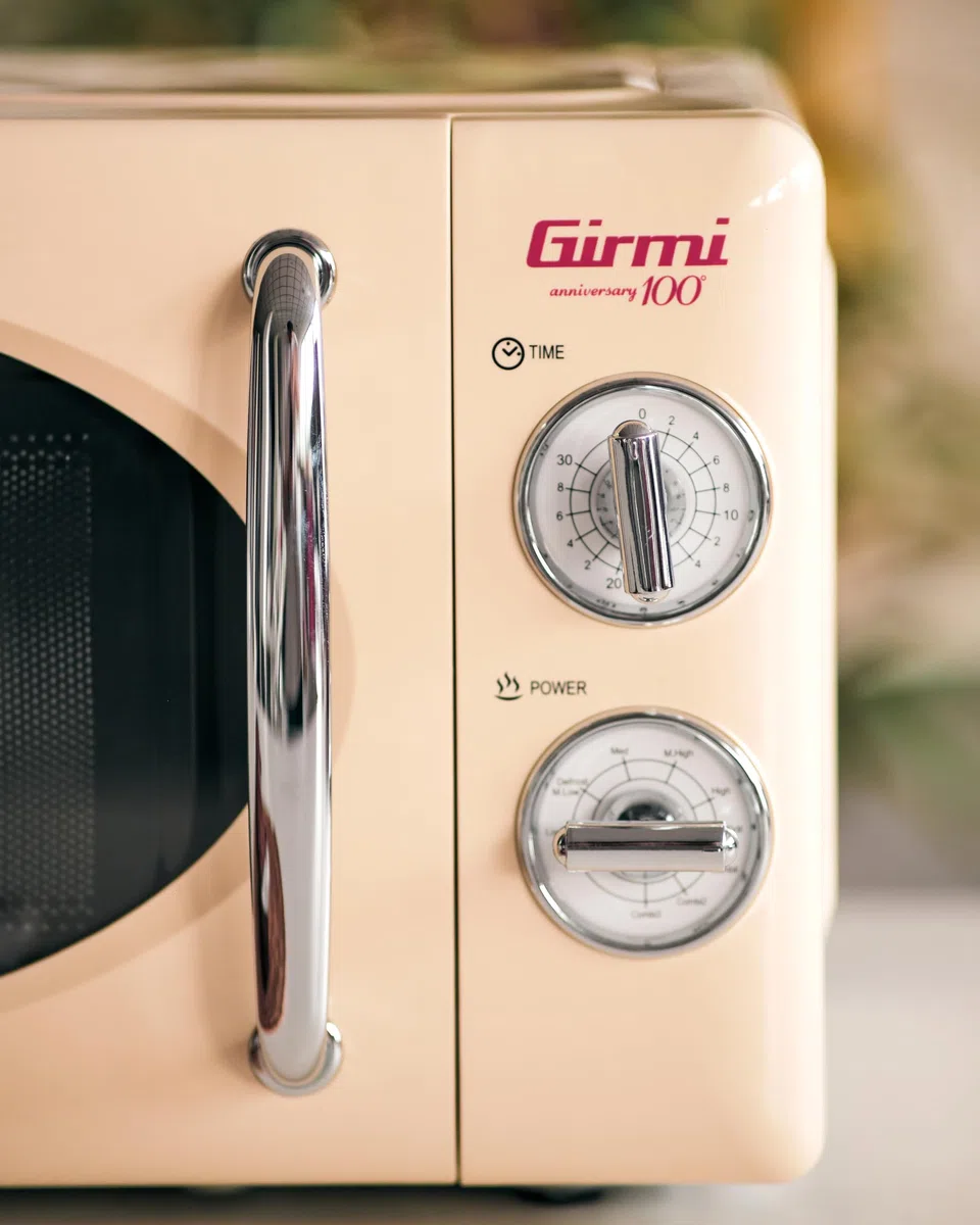 Girmi FM21 Forno Microonde Combinato Vintage Design, 20 Lt, 700+800W, Cottura combinata, Timer, Funzione Grill, Timer 30 minuti, Funzione scongelamento, Crema