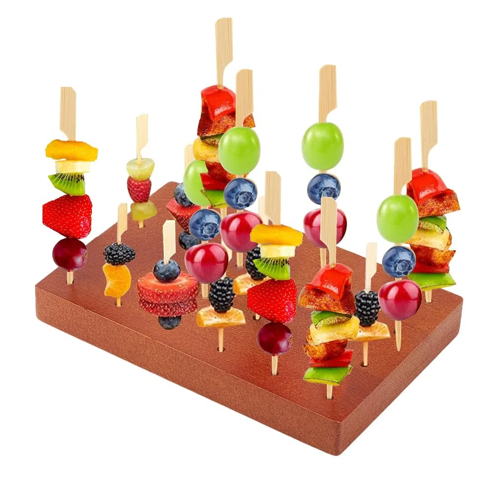 PH PandaHall Espositore per Spiedini di Cibo In Legno Spiedini di Frutta Estivi Supporto per Catering Statuette In Argilla 24 foro per Antipasti Cocktail Feste Picnic Barbecue Esterno Casa 15x15cm